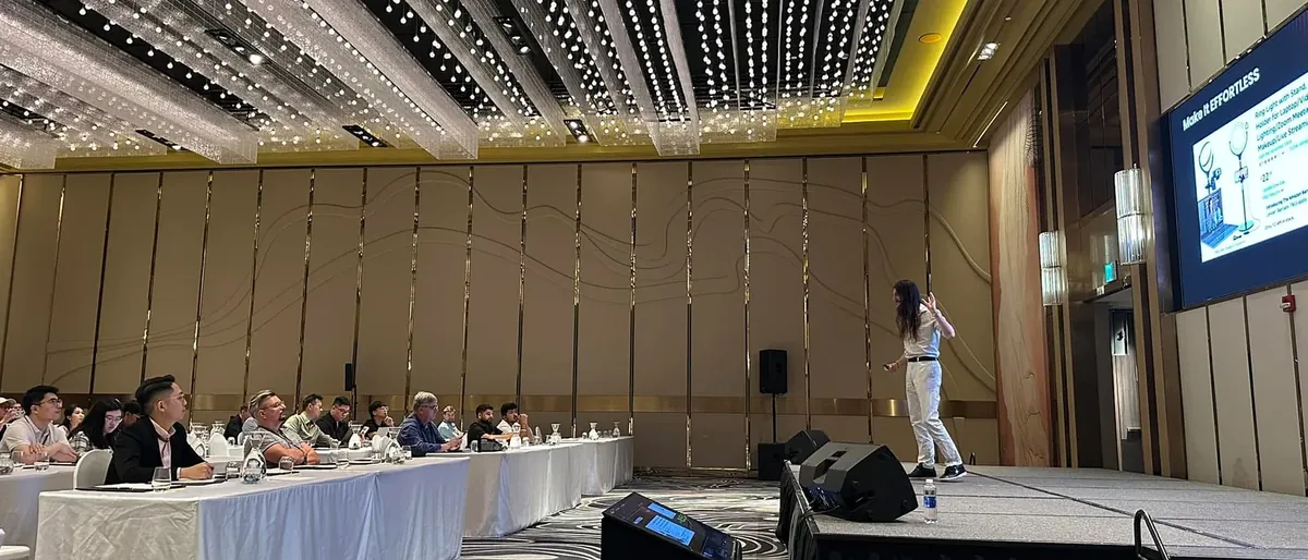 Stewart Vickers on stage at SEO Mastery Summit, Ho Chi Minh City