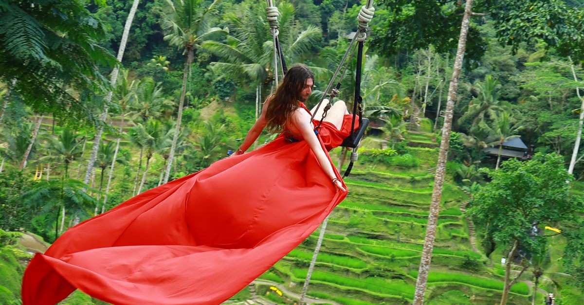 Stewart Vickers, aka SEO Jesus, on a swing in Ubud during his campaign to become the sexiest SEO in the world.